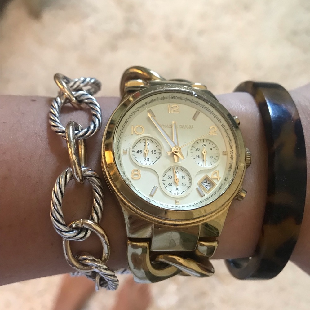 Authentic Michael Kors chain-link watch in Gold